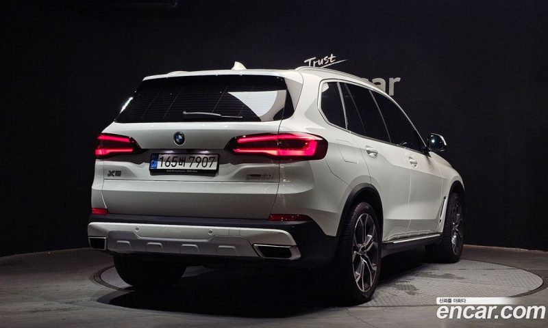 BMW X5 xDrive i40 xLine