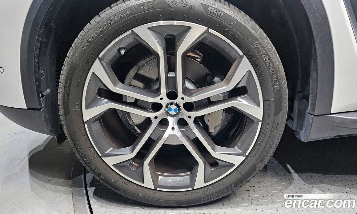 BMW X5 xDrive i40 xLine