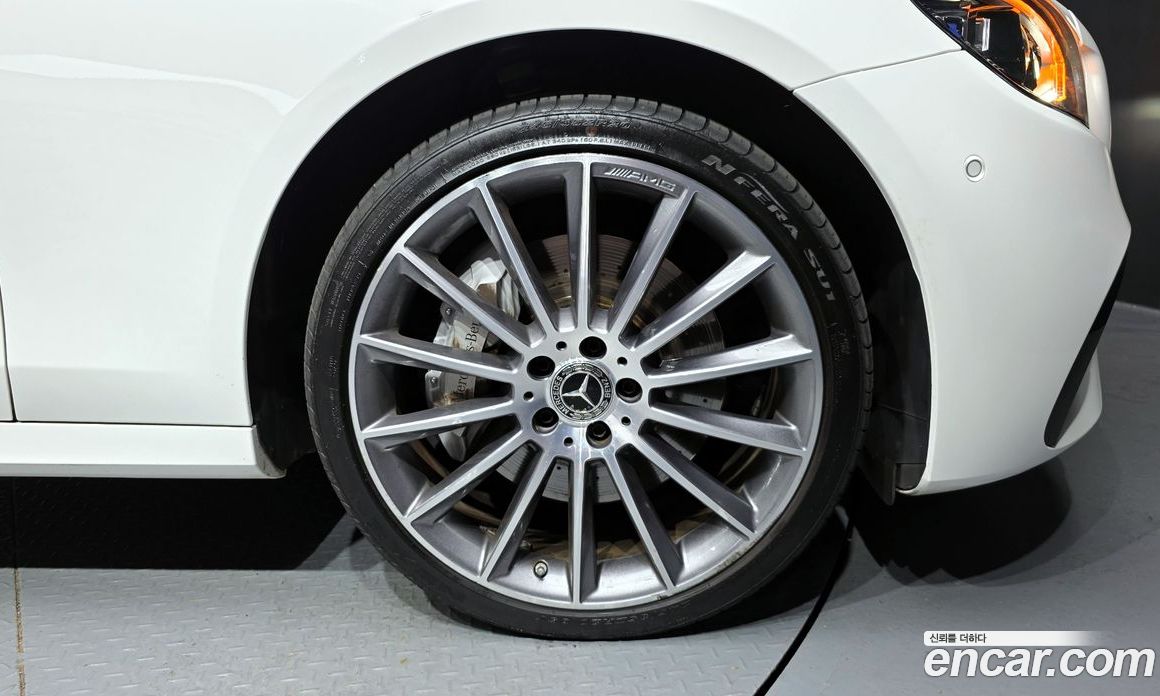 Mercedes Benz E-Class E350 4MATIC AMG Line