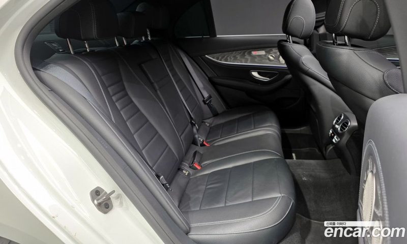 Mercedes Benz E-Class E350 4MATIC AMG Line