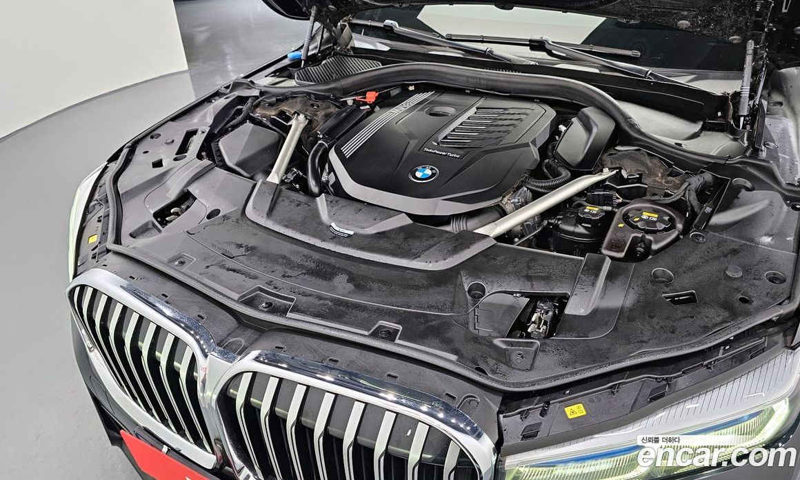 BMW 7-Series 740Li xDrive M Sport Package