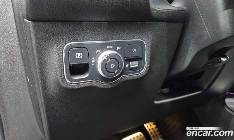 Mercedes Benz GLB-Class GLB250 4MATIC