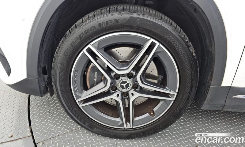 Mercedes Benz GLA-Class GLA250 4MATIC