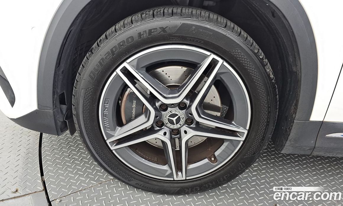 Mercedes Benz GLA-Class GLA250 4MATIC
