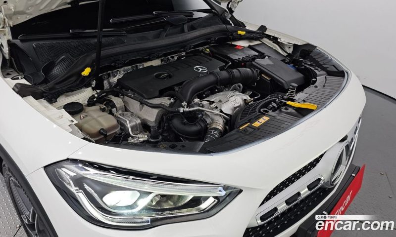 Mercedes Benz GLA-Class GLA250 4MATIC