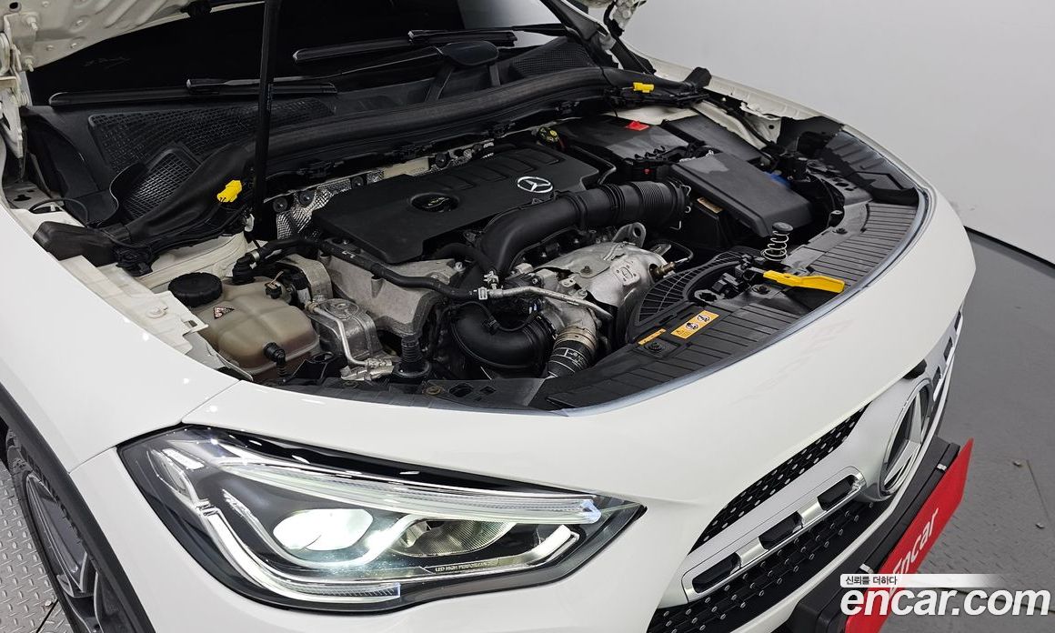 Mercedes Benz GLA-Class GLA250 4MATIC