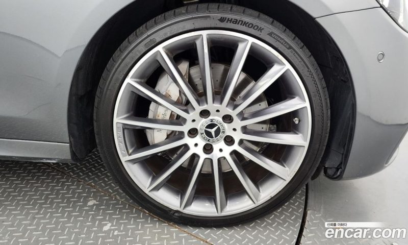 Mercedes Benz E-Class E350 4MATIC AMG Line