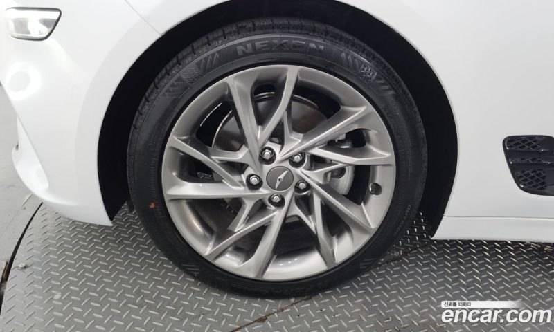 Genesis G70 Gasoline 2.0T 2WD