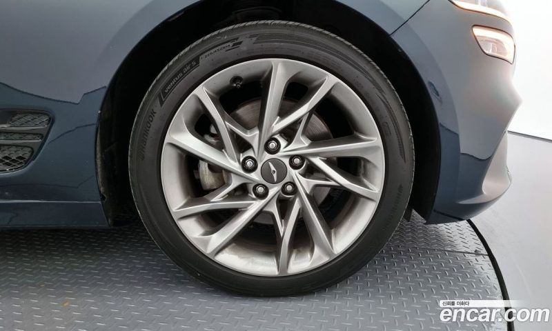 Genesis G70 Gasoline 2.0T 2WD