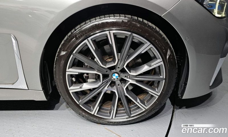 BMW 7-Series i740 M Sport