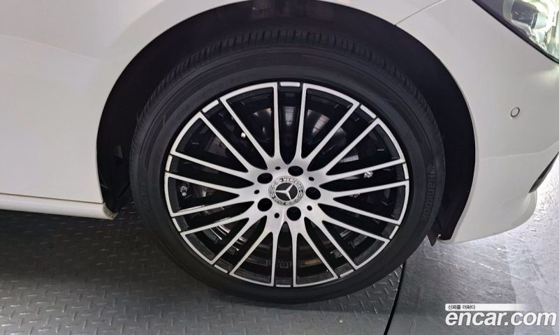 Mercedes Benz C-Class C200 4MATIC Avantgarde