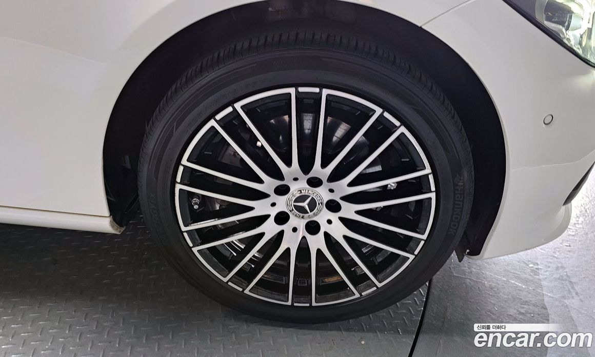 Mercedes Benz C-Class C200 4MATIC Avantgarde