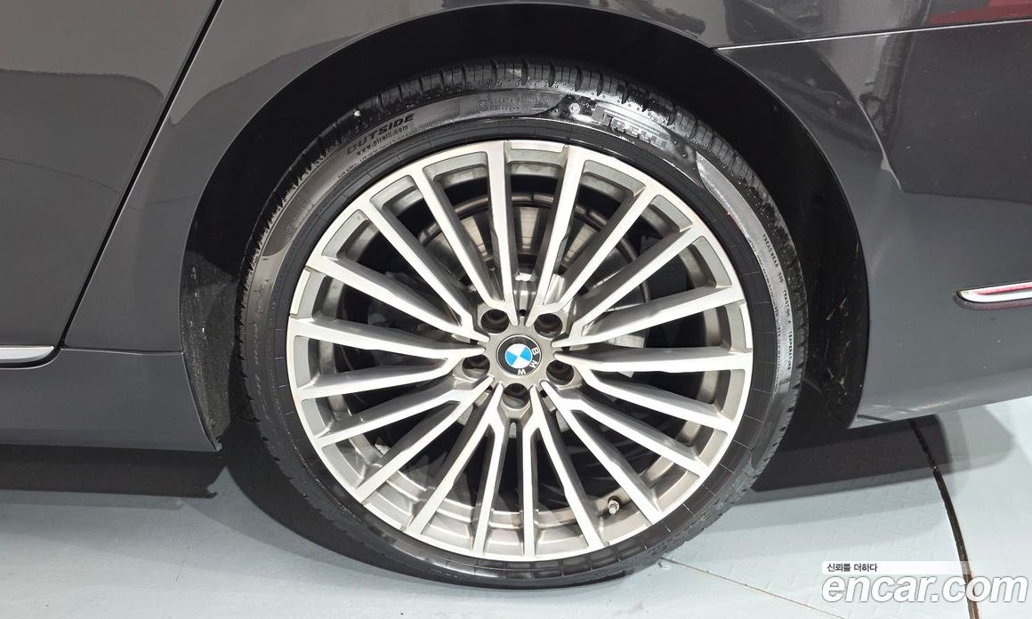 BMW 7-Series i740 Design Pure Excellence