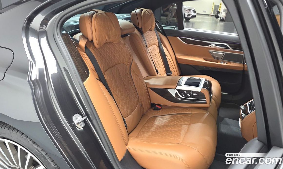 BMW 7-Series i740 Design Pure Excellence