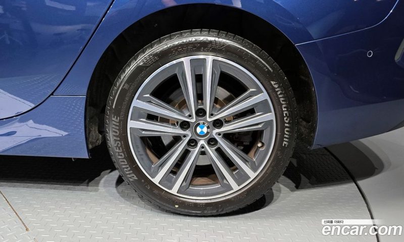BMW 2-Series i220 Advantage