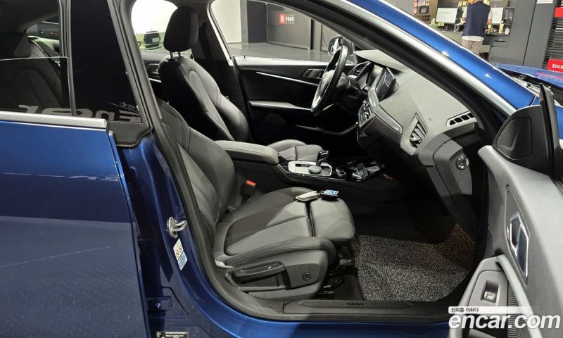 BMW 2-Series i220 Advantage