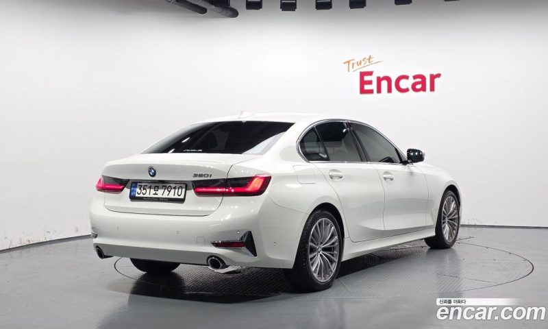 BMW 3-Series i320 Luxury