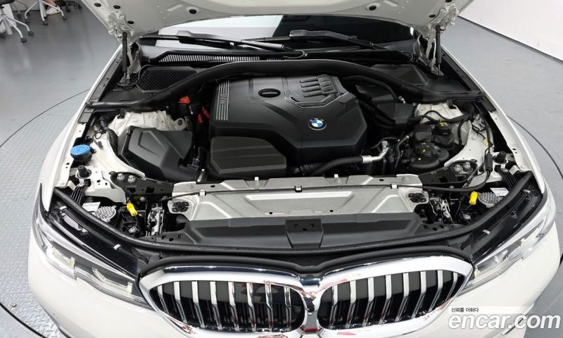 BMW 3-Series i320 Luxury