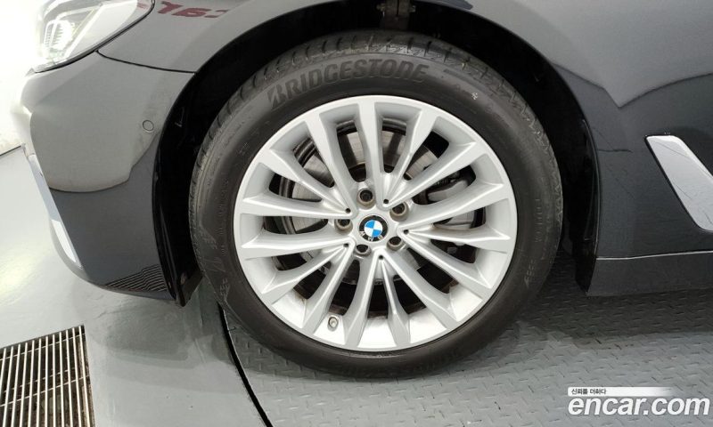 BMW 5-Series i520 Luxury