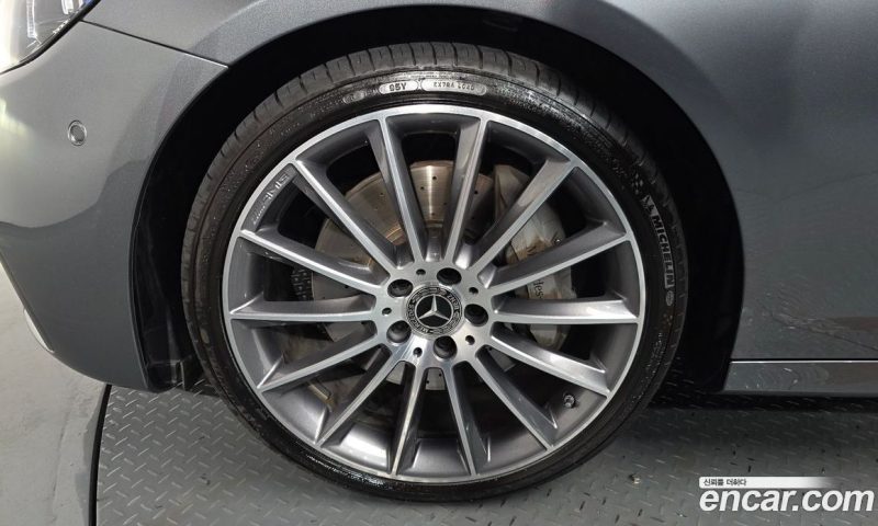 Mercedes Benz E-Class E350 4MATIC AMG Line