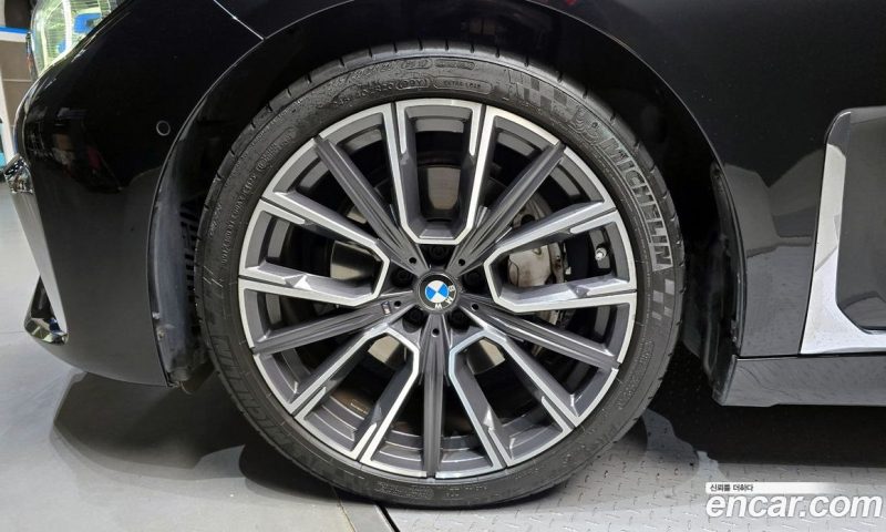 BMW 7-Series 740Li xDrive M Sport Package