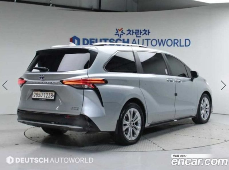 Toyota Sienna 2.5 Hybrid 2WD