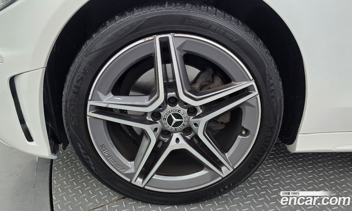 Mercedes Benz C-Class C200 AMG Line