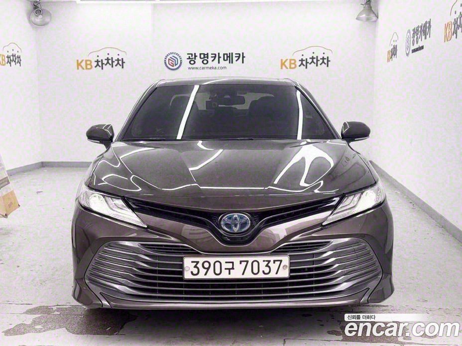 Toyota Camry 2.5 XLE Hybrid