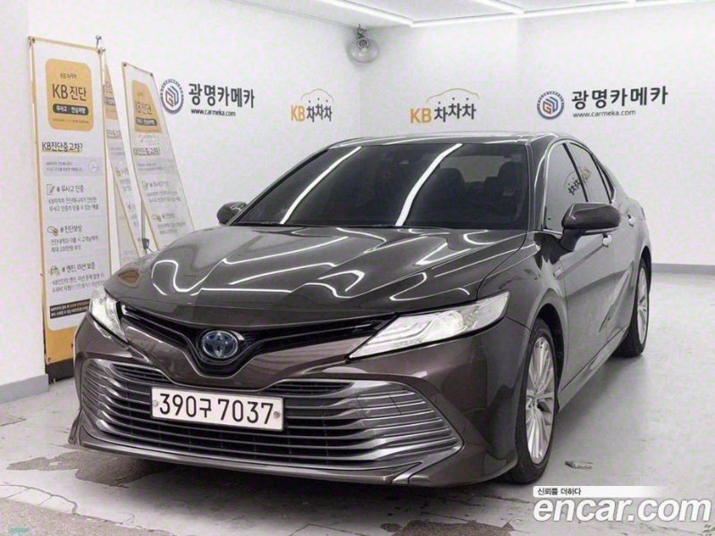 Toyota Camry 2.5 XLE Hybrid