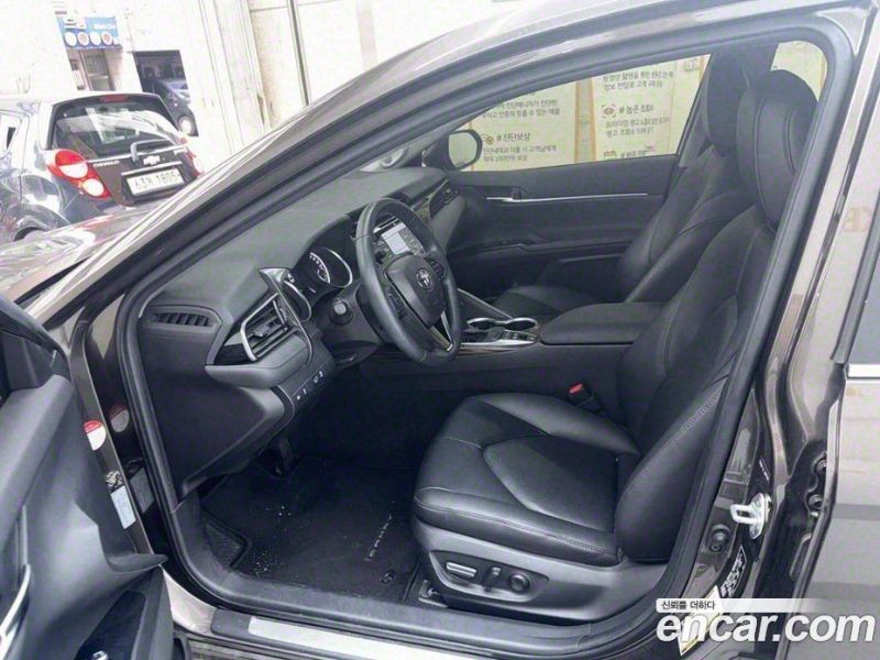 Toyota Camry 2.5 XLE Hybrid