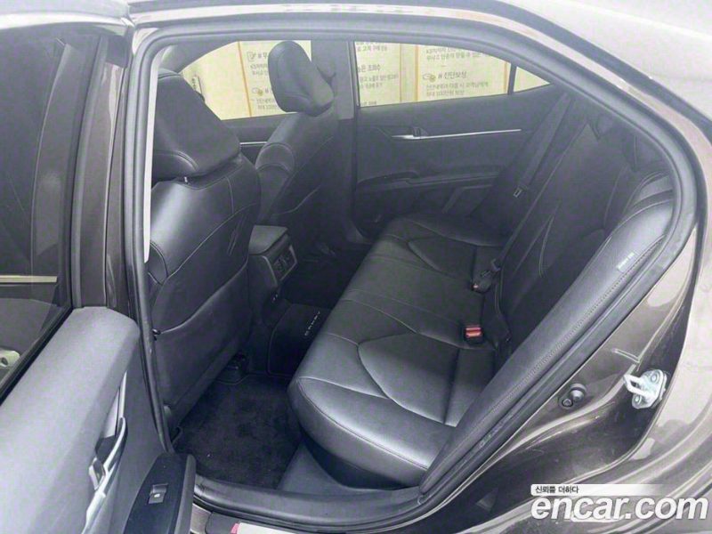 Toyota Camry 2.5 XLE Hybrid