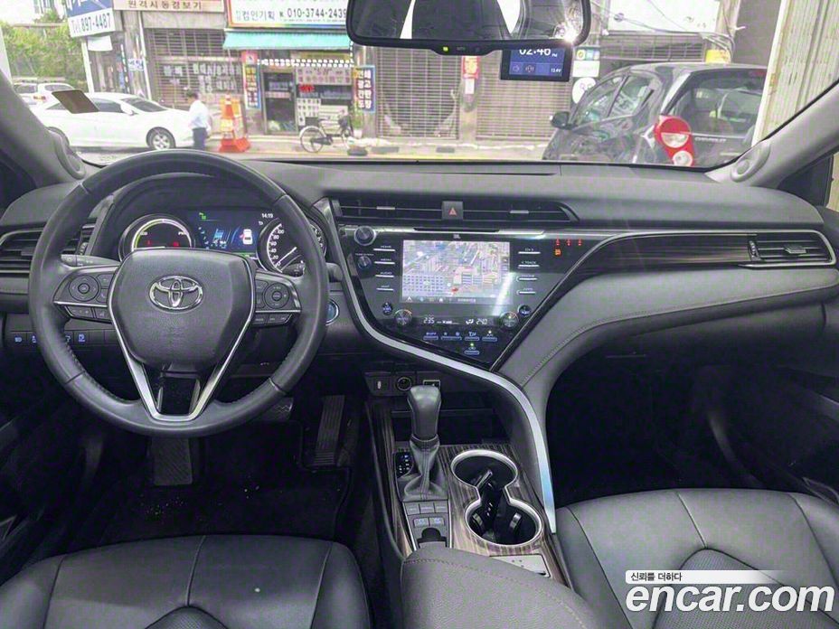 Toyota Camry 2.5 XLE Hybrid