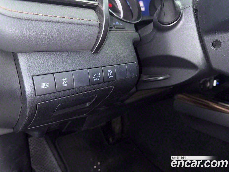 Toyota Camry 2.5 XLE Hybrid