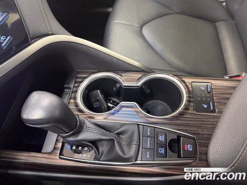 Toyota Camry 2.5 XLE Hybrid