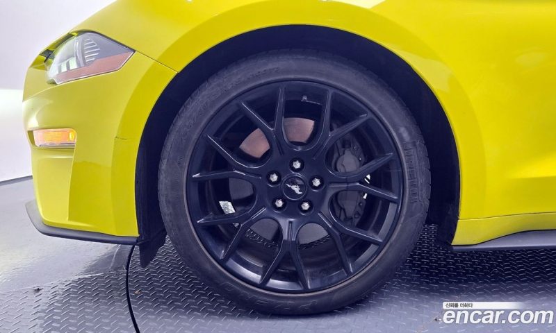 Ford Mustang Coupe