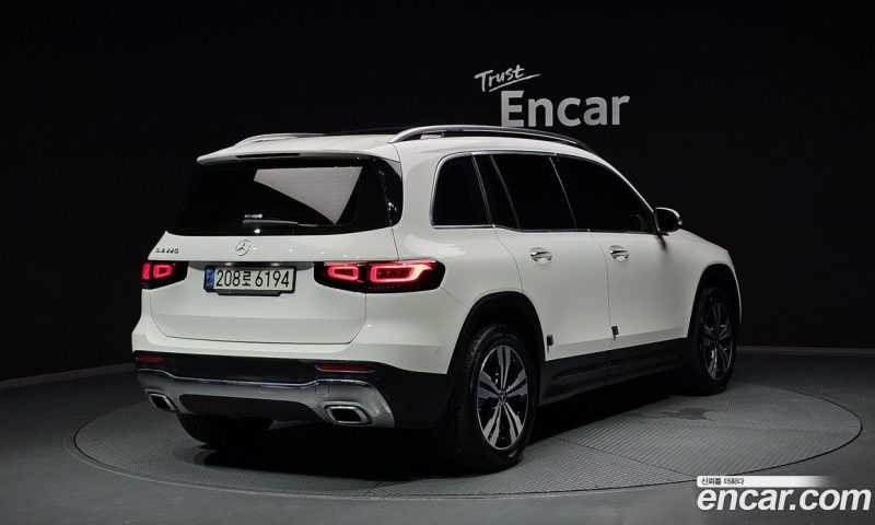 Mercedes Benz GLB-Class GLB220