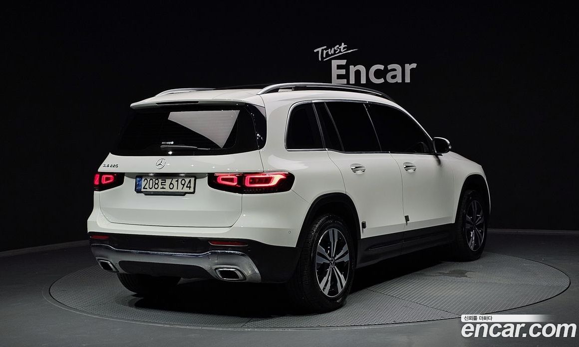 Mercedes Benz GLB-Class GLB220