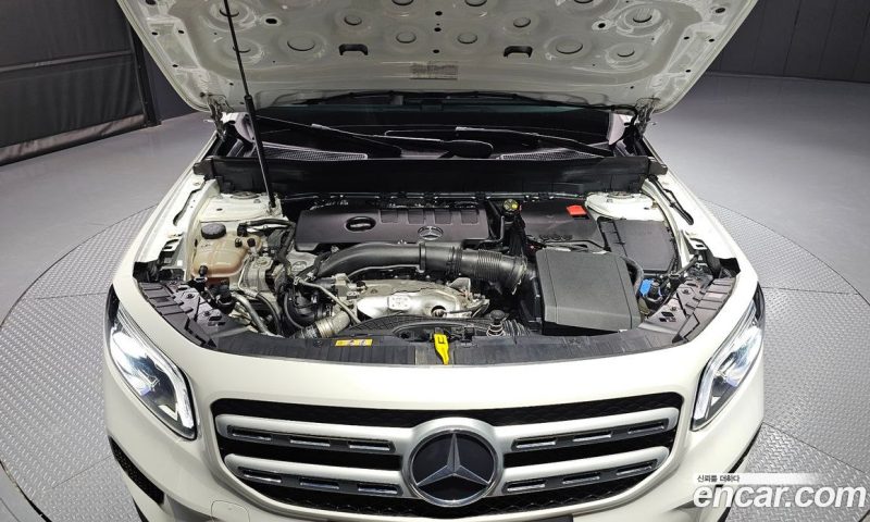 Mercedes Benz GLB-Class GLB220