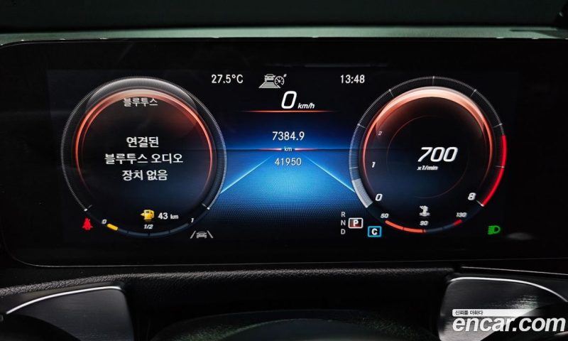 Mercedes Benz GLB-Class GLB220