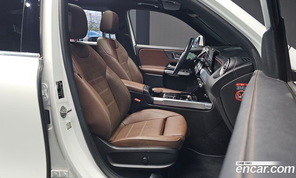 Mercedes Benz GLB-Class GLB220