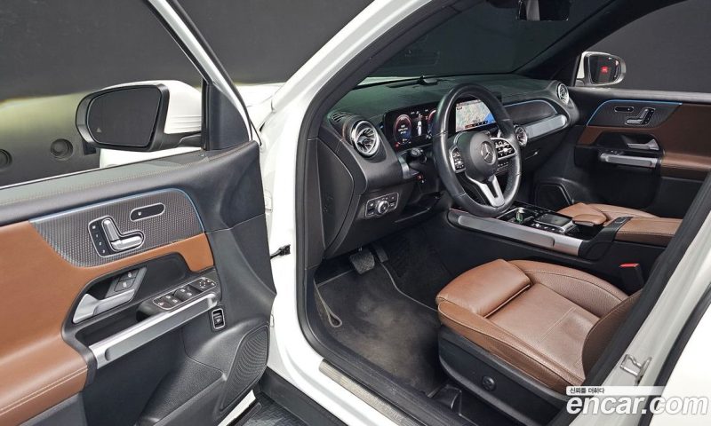 Mercedes Benz GLB-Class GLB220