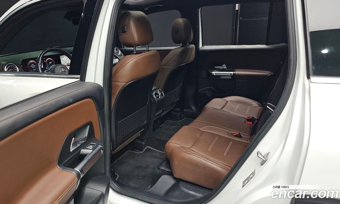 Mercedes Benz GLB-Class GLB220