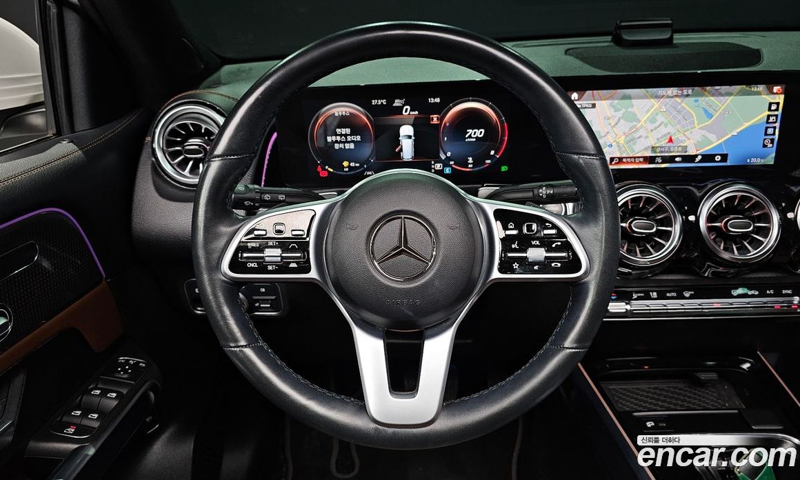 Mercedes Benz GLB-Class GLB220