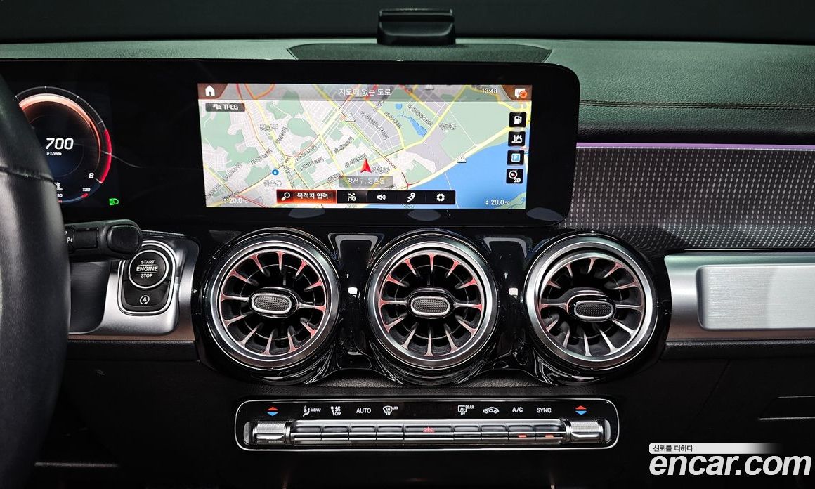 Mercedes Benz GLB-Class GLB220