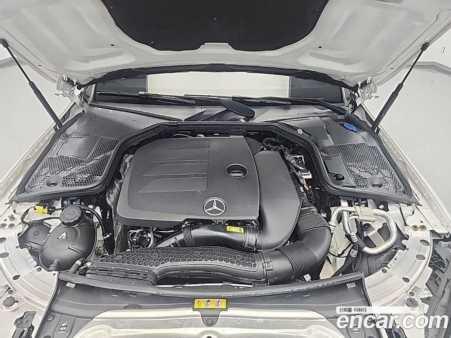 Mercedes Benz C-Class C200 Coupe