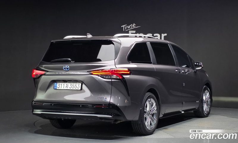 Toyota Sienna 2.5 Hybrid 2WD