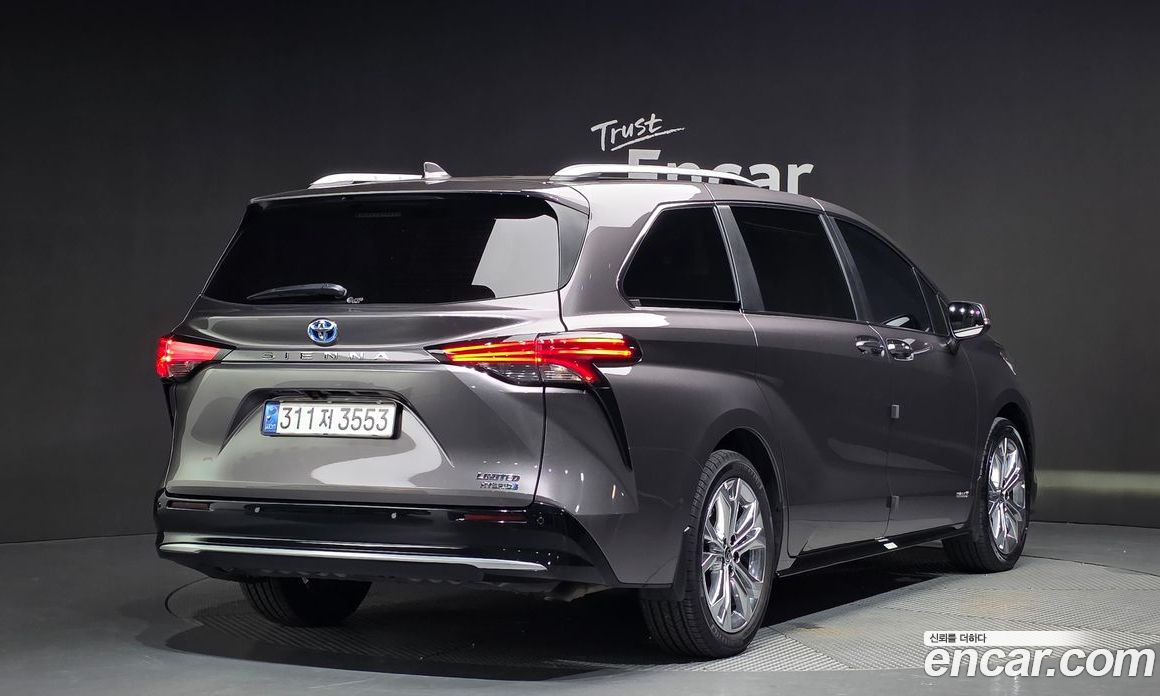 Toyota Sienna 2.5 Hybrid 2WD