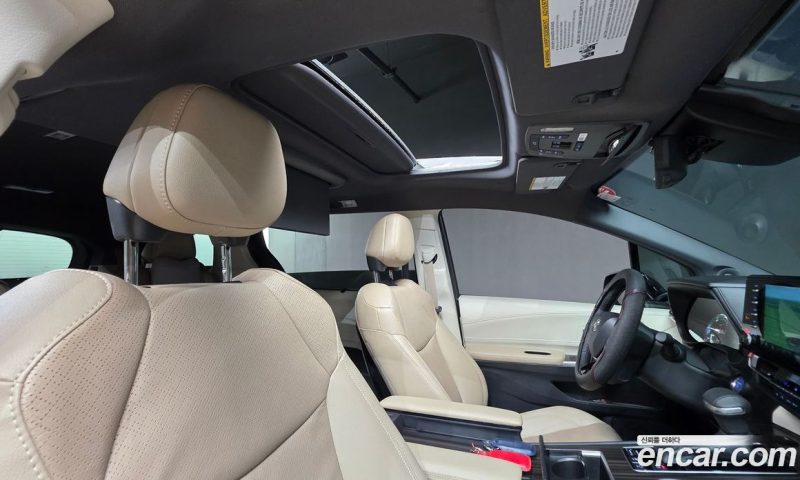 Toyota Sienna 2.5 Hybrid 2WD