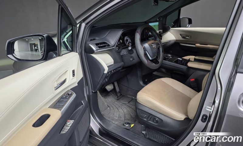 Toyota Sienna 2.5 Hybrid 2WD