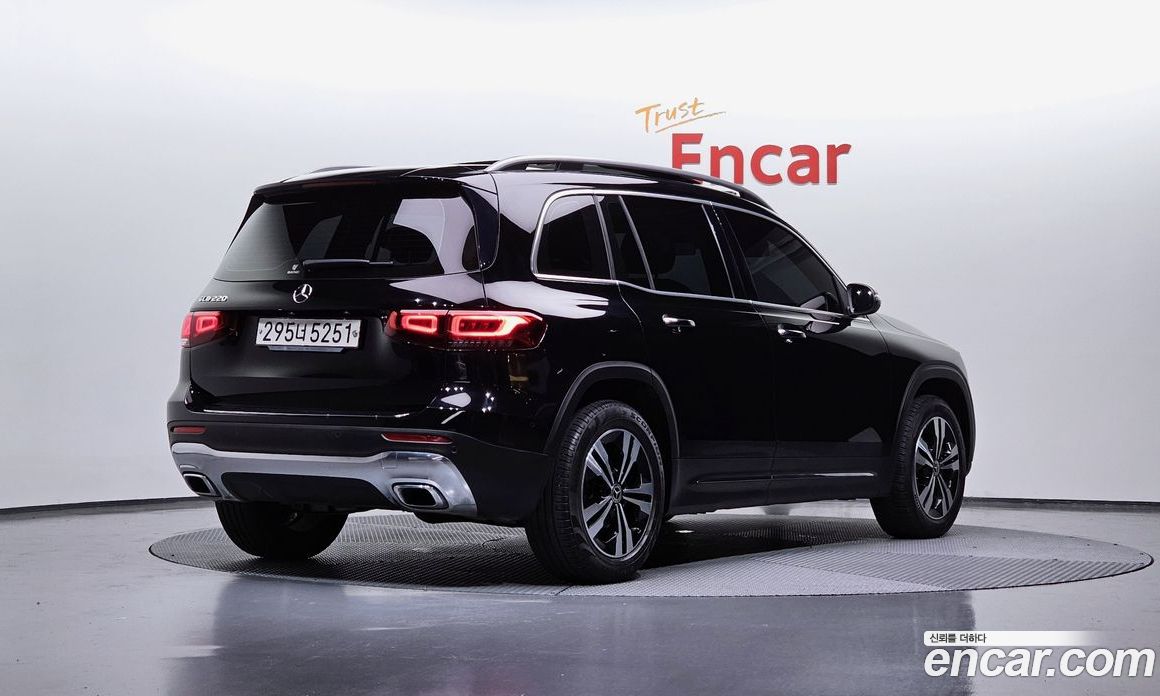 Mercedes Benz GLB-Class GLB220